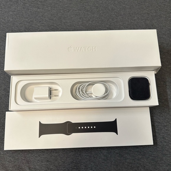 Apple Watch Series 5 w/Box & BNIB Band - Picture 3 of 12
